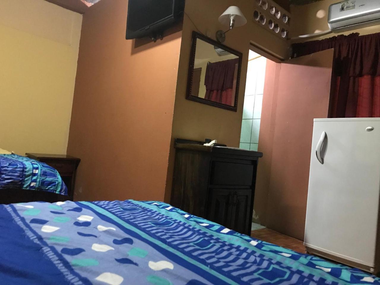 Cabinas Yolymar Puntarenas Exterior foto